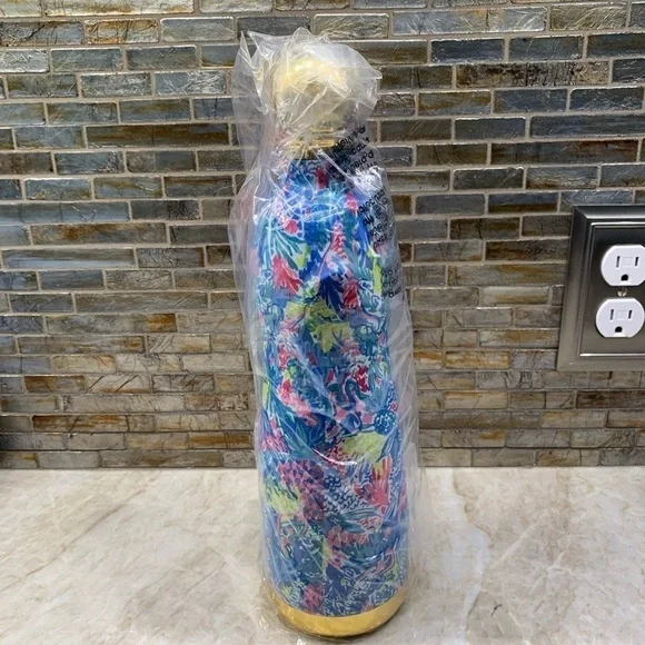 Lilly Pulitzer 24 Oz Squeeze The Day Water Bottle - Picture 9 of 11